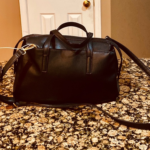 Kenneth Cole Reaction Gorgeous & Classy  hand bag. - Picture 7 of 16